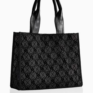 VICTORIA'S SECRET
Logo Mesh Tote